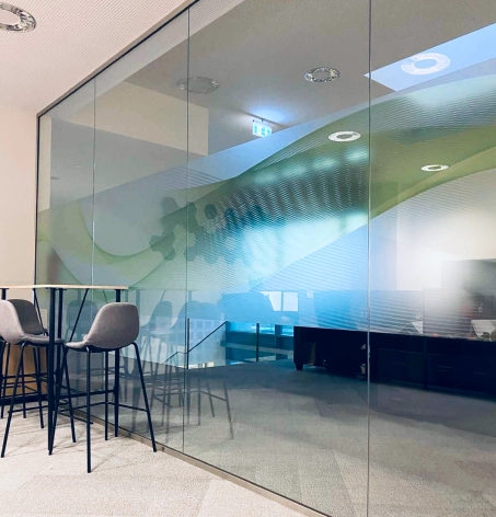 Térelválasztó üvegfal