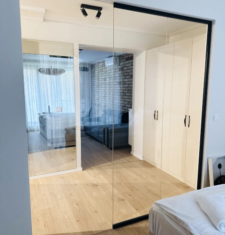 Térelválasztó üvegfal